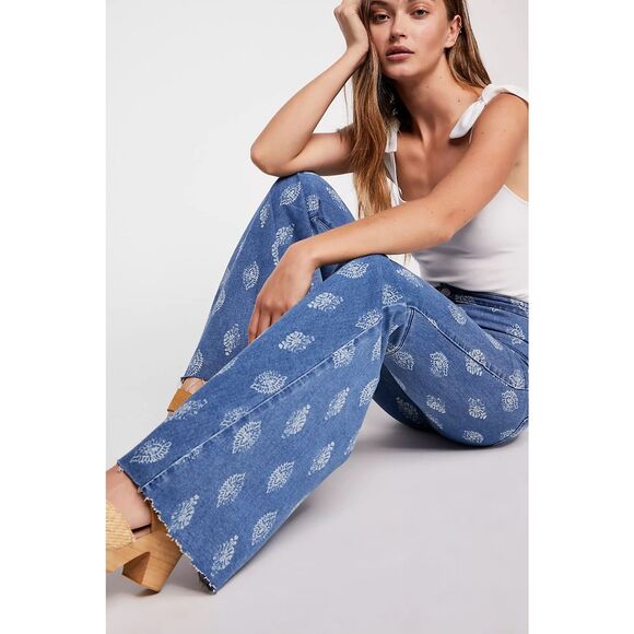 New Free People We The Free Just Float On Flare Jeans Size 26 - Picture 3 of 9